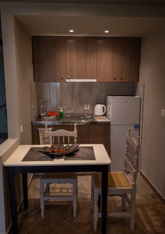 Maltezos Rooms Methana Exterior photo